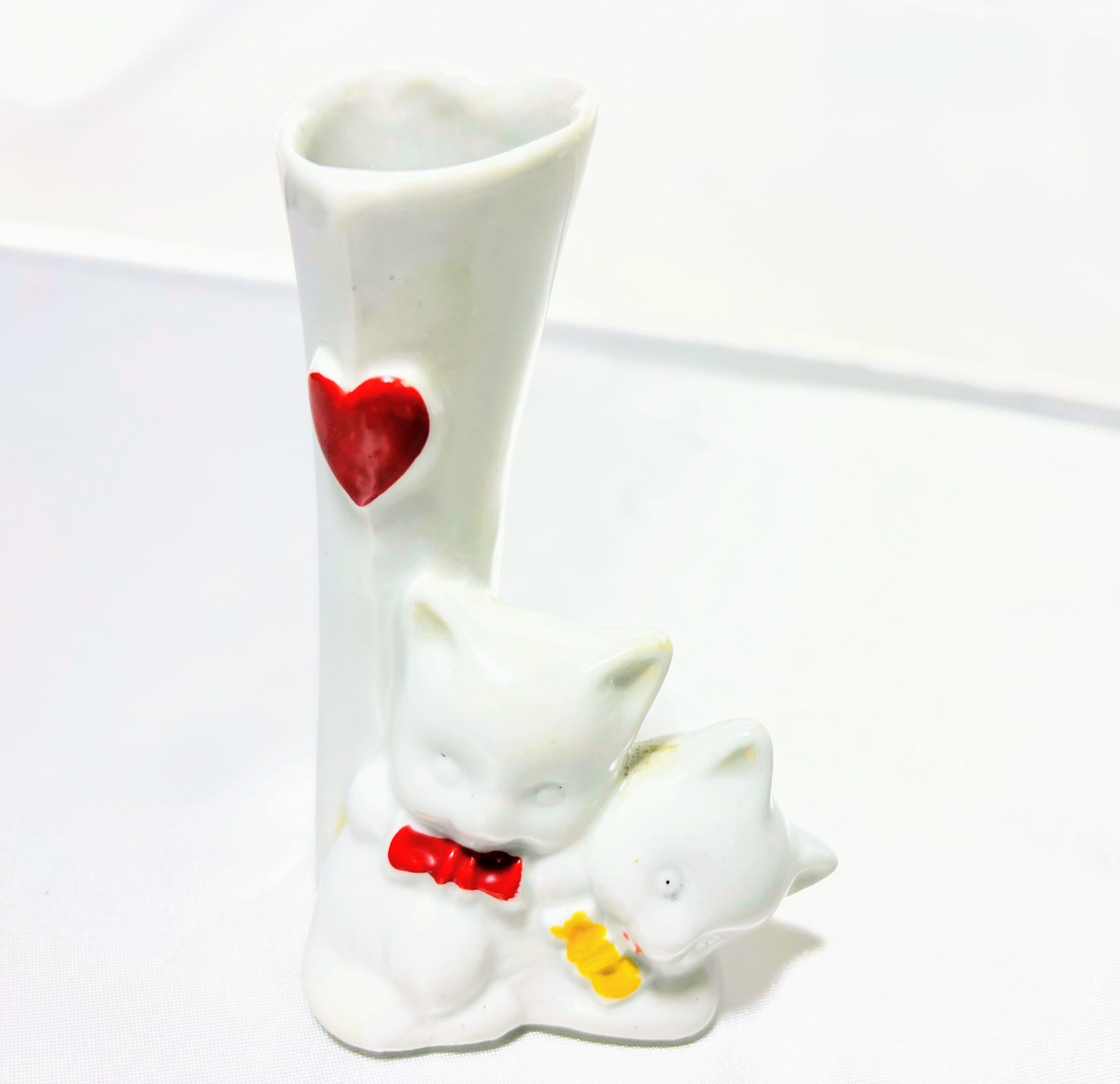 一輪挿し かわいい猫ちゃんの小さな一輪挿し 陶器製 レトロマーケット通販