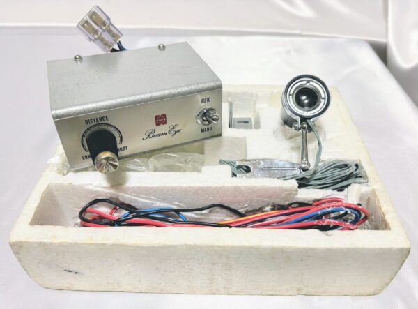 カー用品　ナショナルビームアイ　当時物未使用保管品　12Ｖ－アース用　レトロマーケット通販 - 画像 (4)