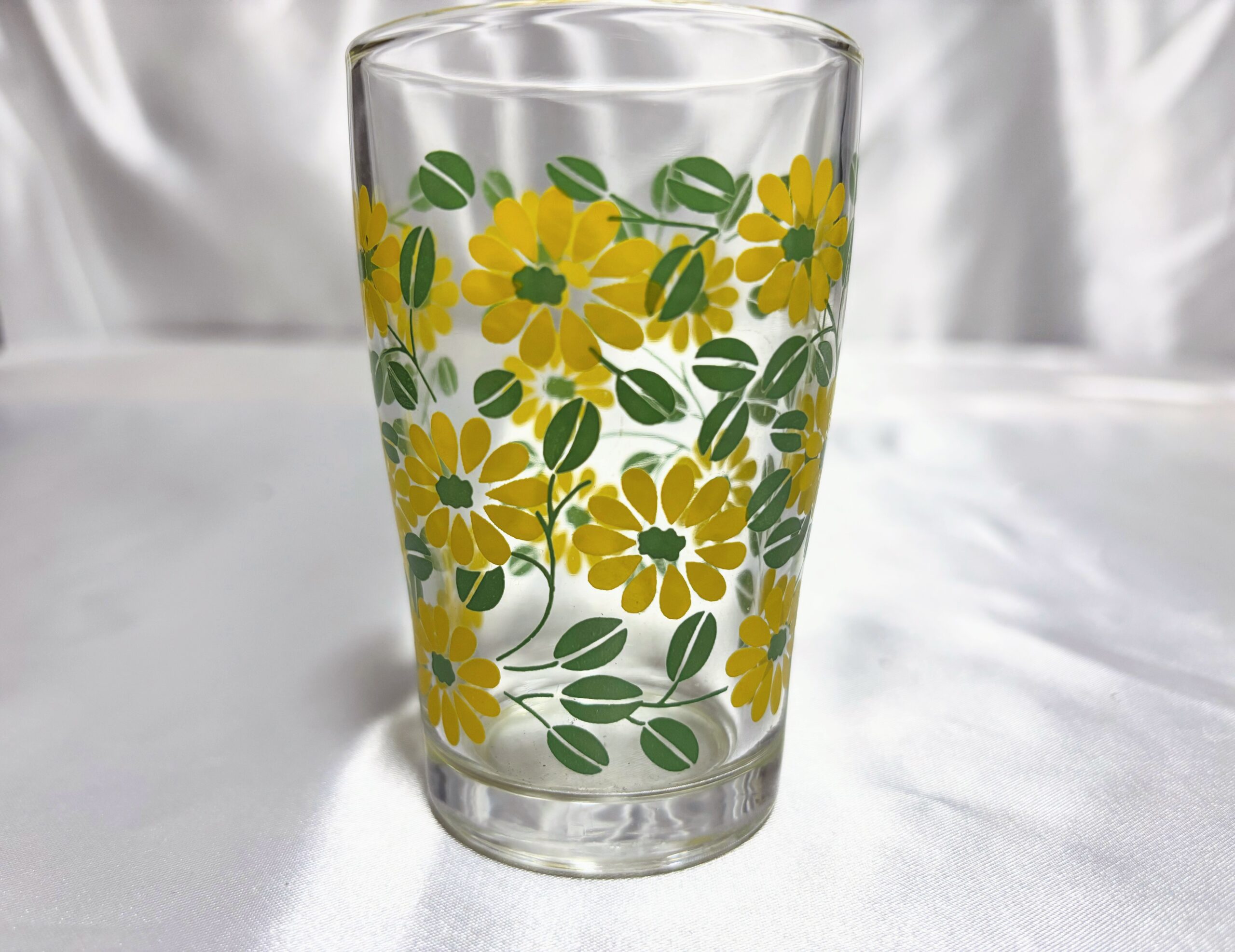 東洋ガラス 小型のグラス 黄色の花柄5個 当時物保管品 - 画像 (2)