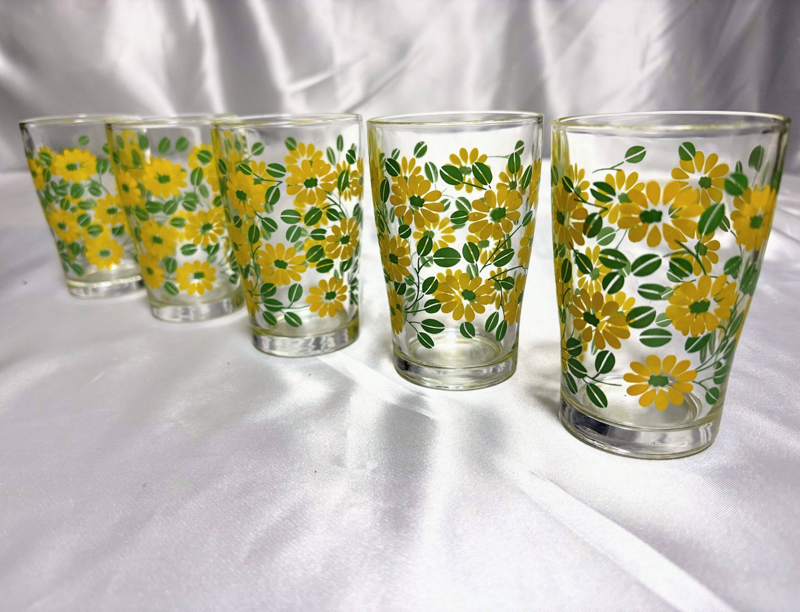 東洋ガラス 小型のグラス 黄色の花柄5個 当時物保管品 - 画像 (4)